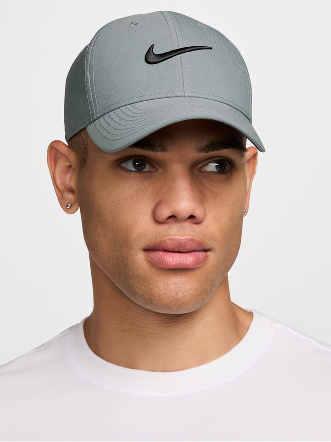 Nike Fairway Fresh Dri-Fit Club Structured Swoosh Hat | SMOKE GREY/BLACK (084)