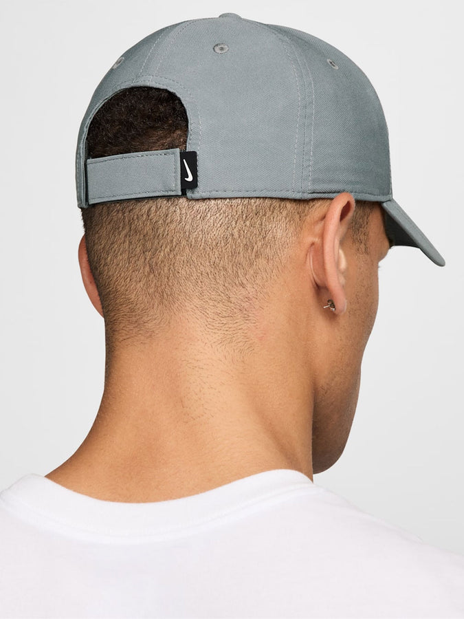 Nike Fairway Fresh Dri-Fit Club Structured Swoosh Hat | SMOKE GREY/BLACK (084)