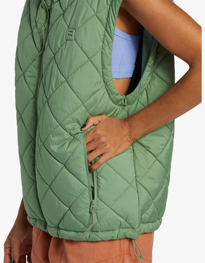 Billabong Transport Women Puffer Vest Spring 2024 | CLOUD FOREST (GLB0)