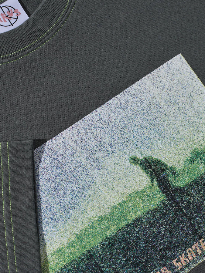 Polar Contrast Beach Walk T-Shirt Summer 2026 | GRAPHITE/GREEN
