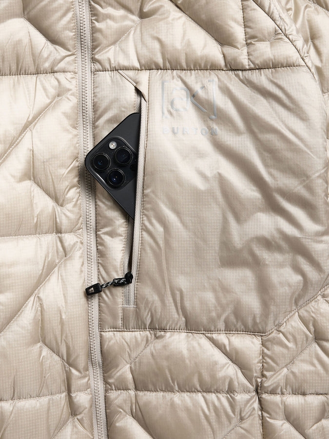 Burton [ak]® Baker Hooded Down 2027 – Insulator Jacket | CHINCHILLA GREY (E7M)