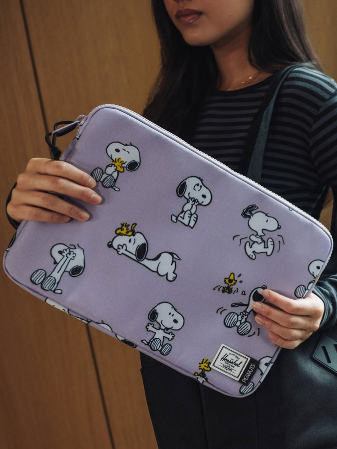 Herschel x Peanuts Anchor 14'' Tech Sleeve | SNOOPY/WOODSTCK PASTEL (07759)