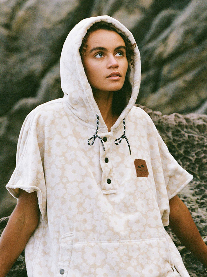 Slowtide Ginny Extra-Warm Poncho Spring 2026 | SANDSTONE