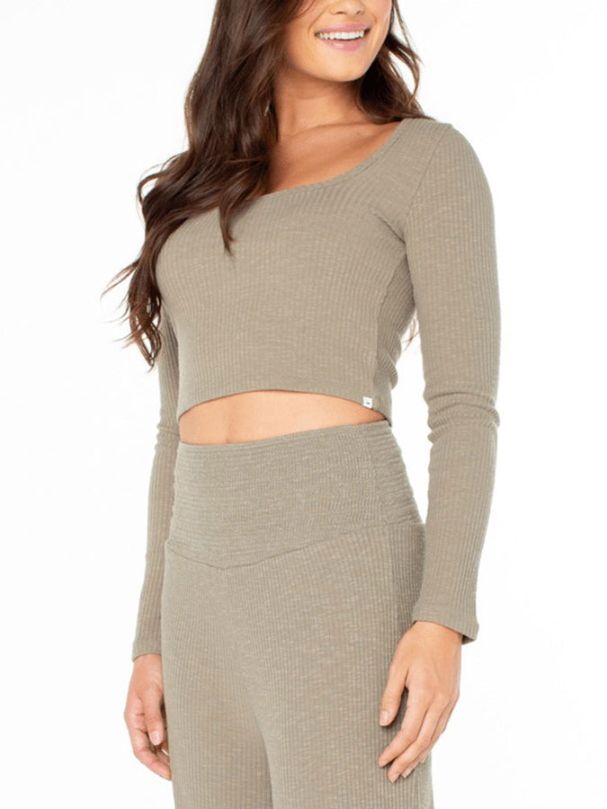 Roxy Feeling Cozy Long Sleeve Top Fall 2025 | VETIVER SOLID (GVT)