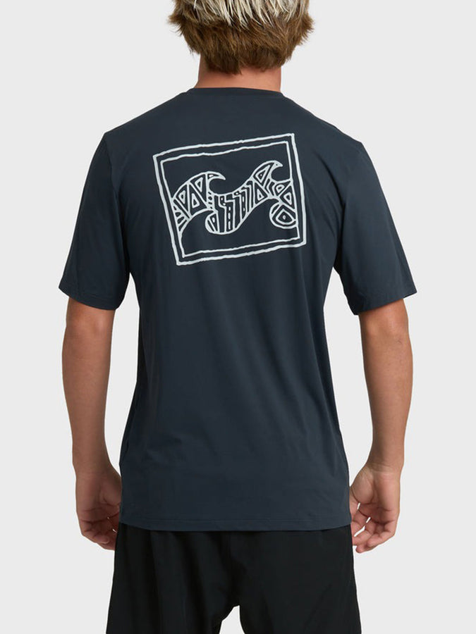Billabong Crayon Wave Short Sleeve Rahsguard Summer 2026 | NAVY (KPT0)
