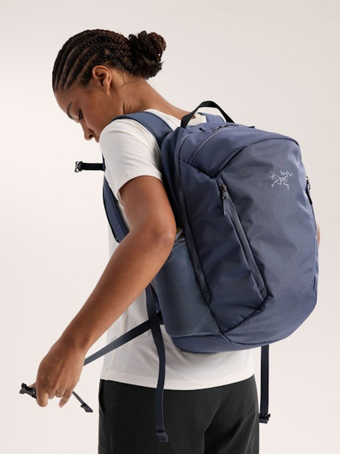 Arcteryx Mantis 26 Backpack | DARK STRATUS