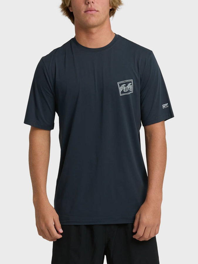Billabong Crayon Wave Short Sleeve Rahsguard Summer 2026 | NAVY (KPT0)